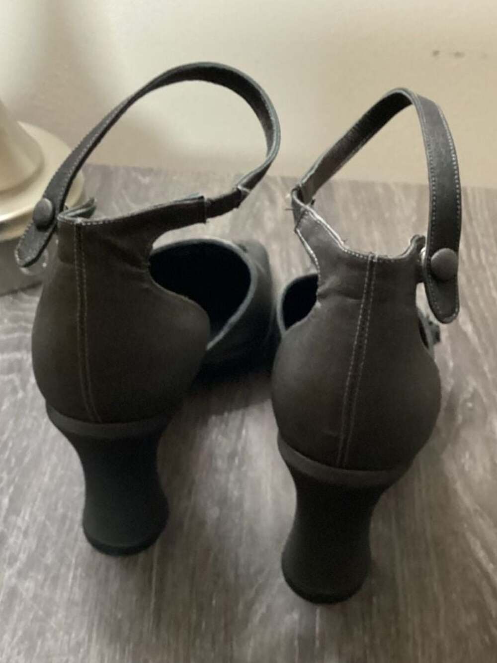 Vintage Kenneth Cole New York Gray Satin Rosette Embroidered Ankle Strap Heels - Picture 4 of 7